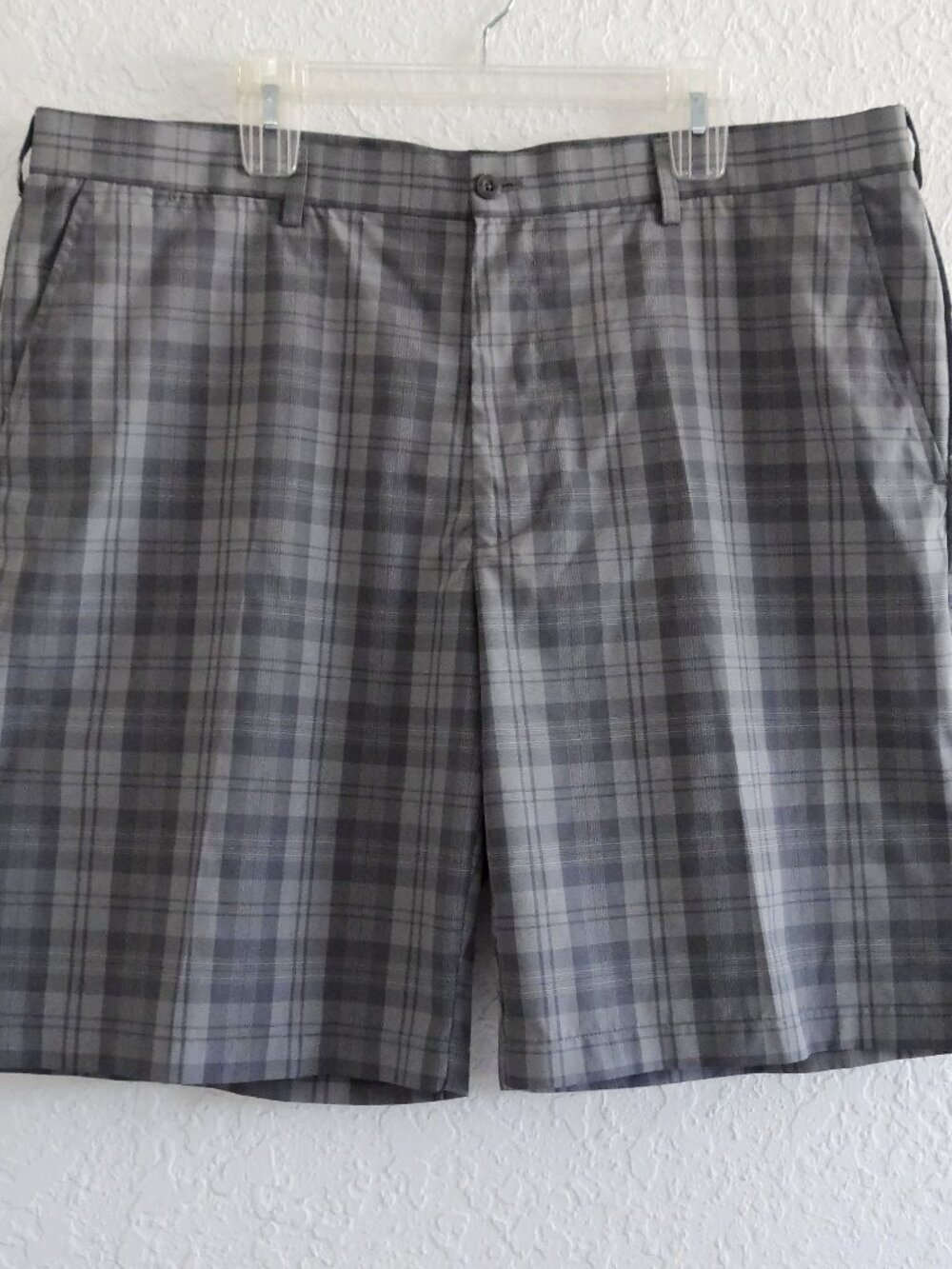BEN HOGAN Men's Size 40 Performance Plaid Gray Shorts Golf Pockets Flat Front